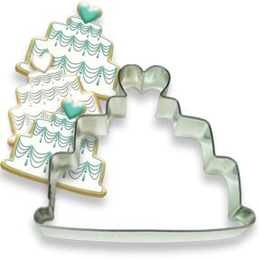 3-Layer Cake with Heart Cookie Cutter  4"